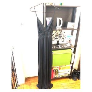 Black Lace Pleated Backless Maxi Dress
